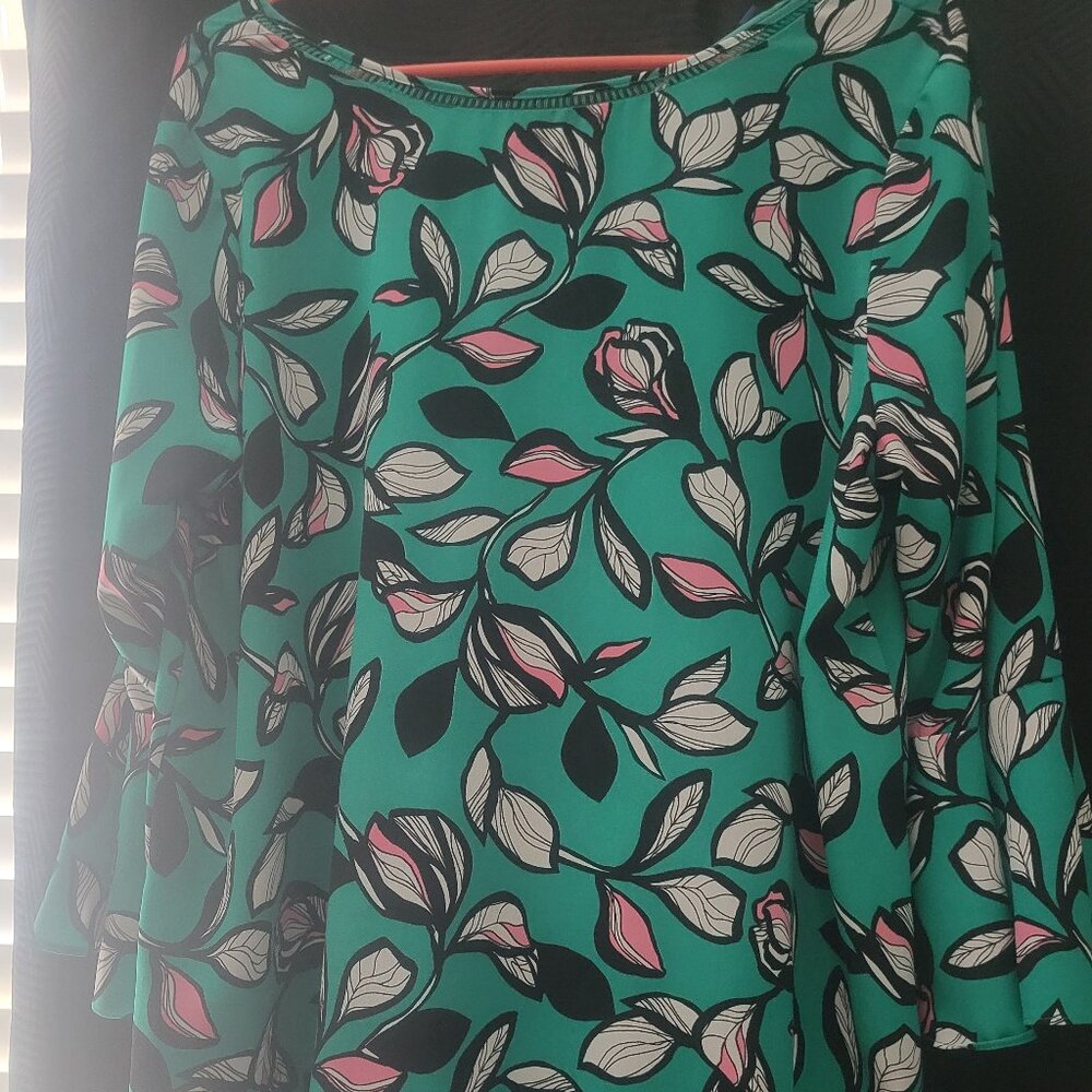 NWOT MULTI GREEN PINK BLACK WHITE BELL LONG SLEEVED BLOUSE SIZE LARGE